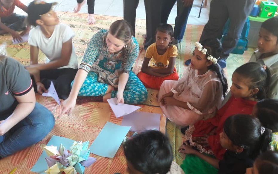 مدرسة بريطانية توفد مجموعة من طلابها إلى مخيمات الروهنغيا في بنغلادش لتوعيتهم